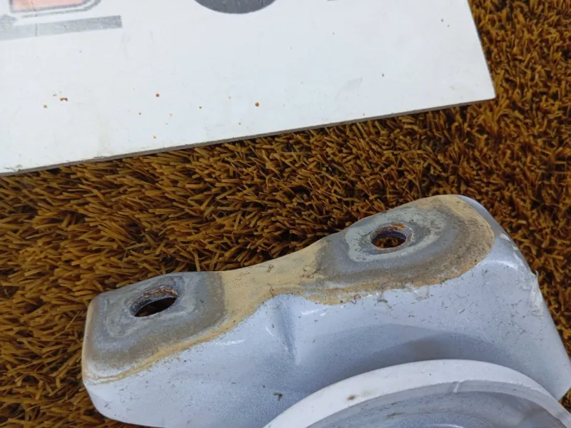 Петля капота