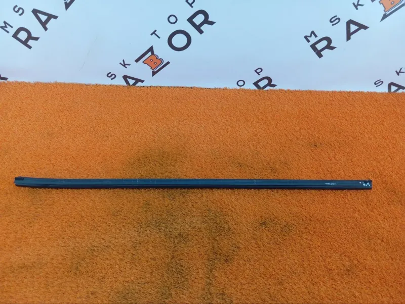 Уплотнитель стекла двери