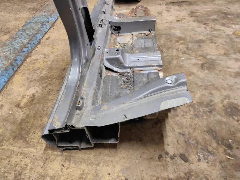 Порог с центральной стойкой