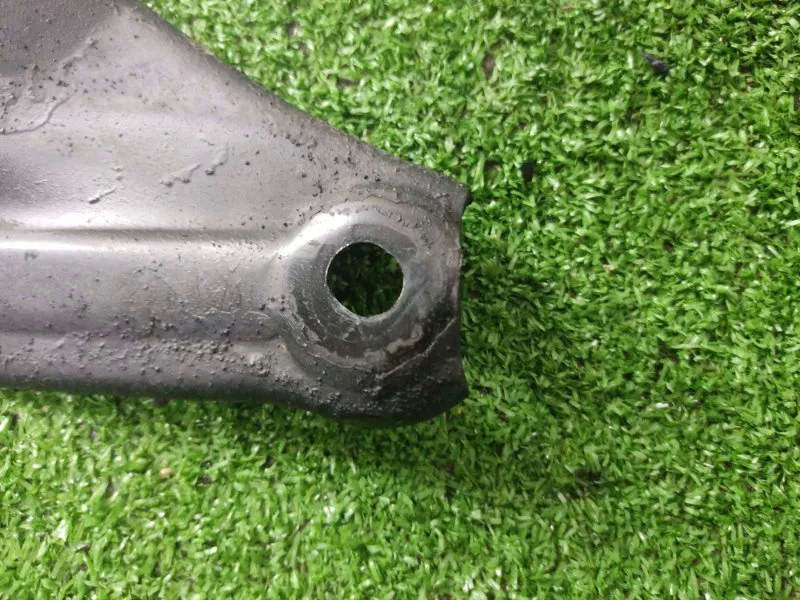 Крепление балки подвески