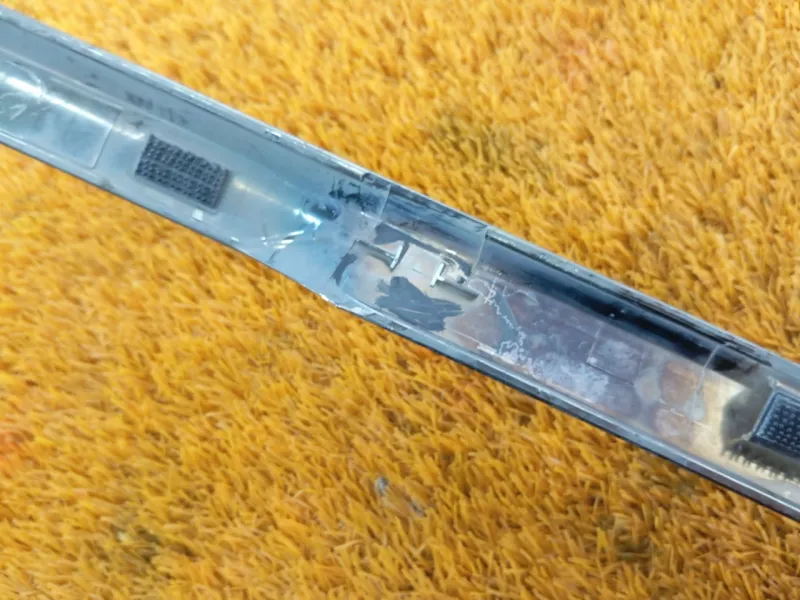 Молдинг крышки багажника