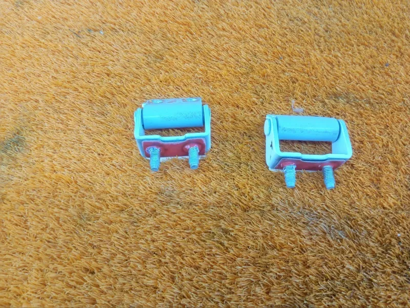 Петли двери багажника