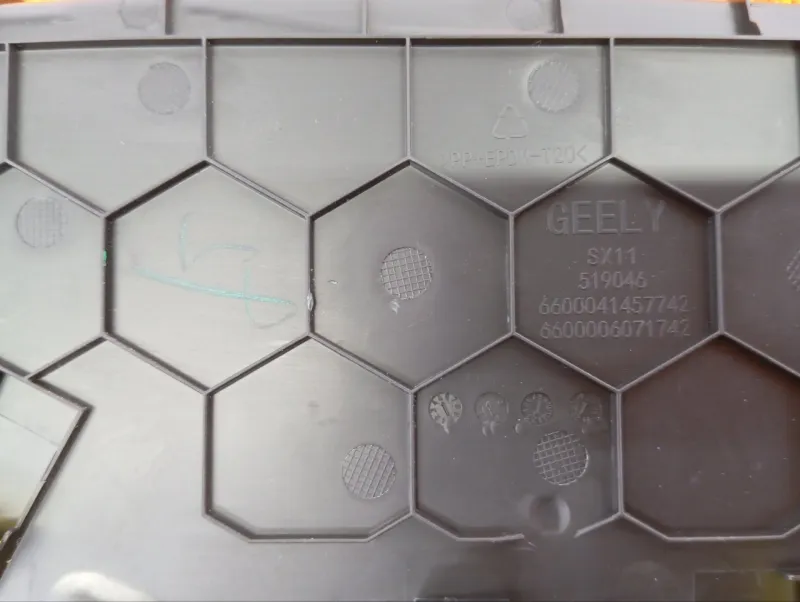 Накладка на торпедо