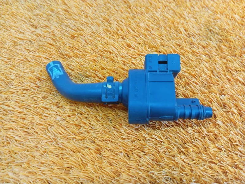 Клапан вентиляции топливного бака