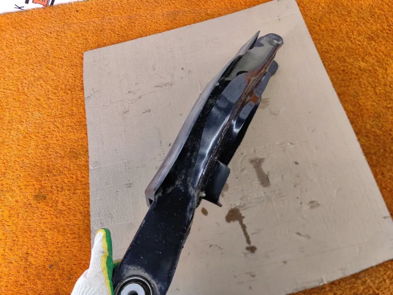 Рычаг подвески нижний