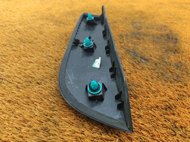 Молдинг на крыло