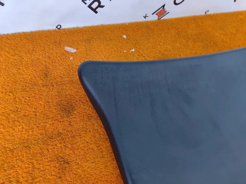 Обшивка двери багажника