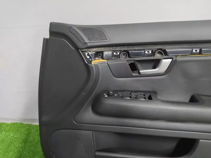 Обшивка двери Audi A4 2005 8E1867106В B7, передняя правая