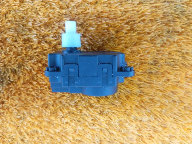 Сервопривод заслонок печки