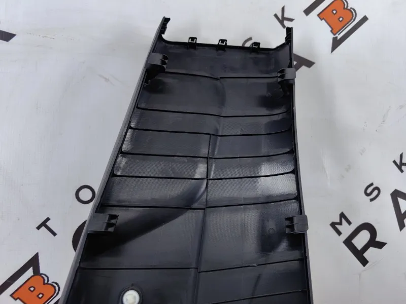 Обшивка центральной стойки