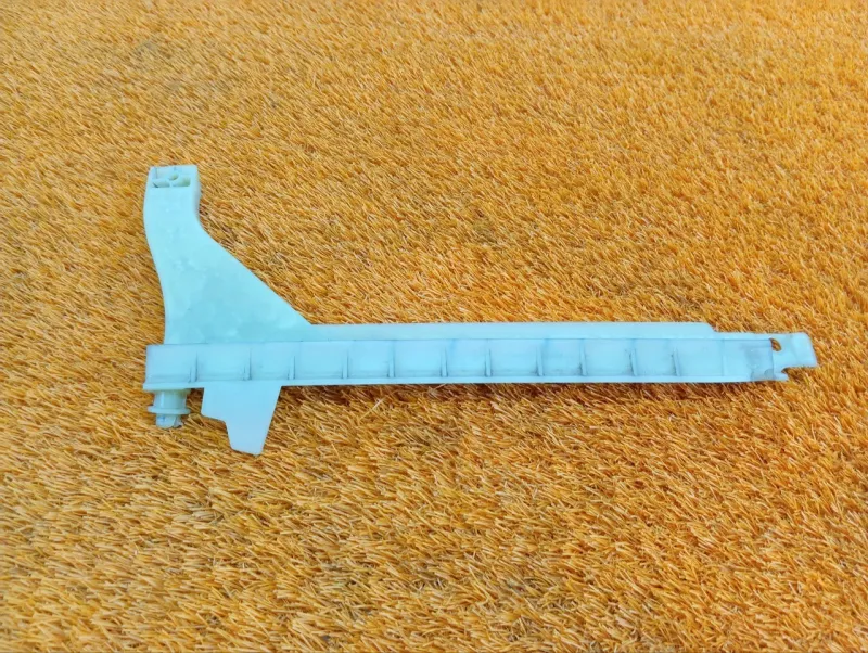 Направляющая стекла двери