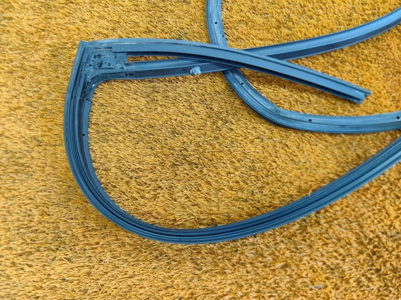 Уплотнитель двери