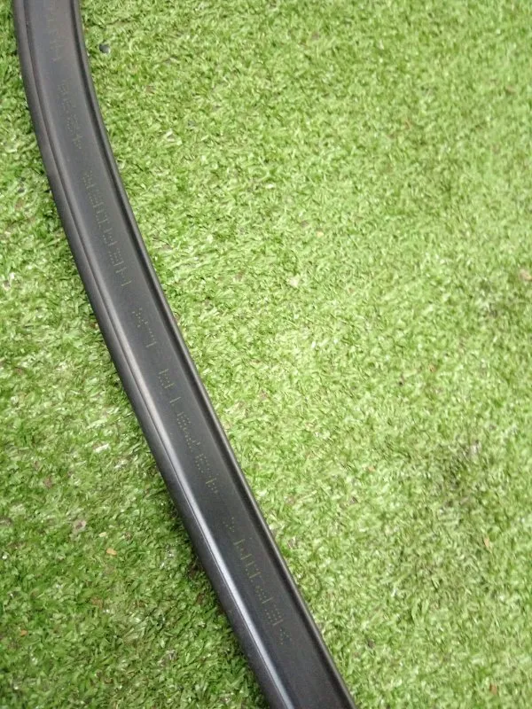 Уплотнитель стекла двери