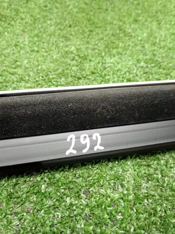 Уплотнитель стекла двери