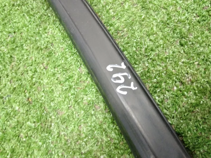 Уплотнитель стекла двери