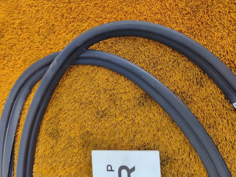 Уплотнитель багажника