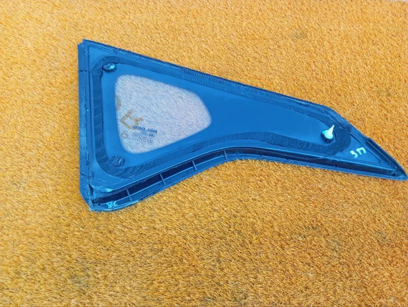 Форточка задняя