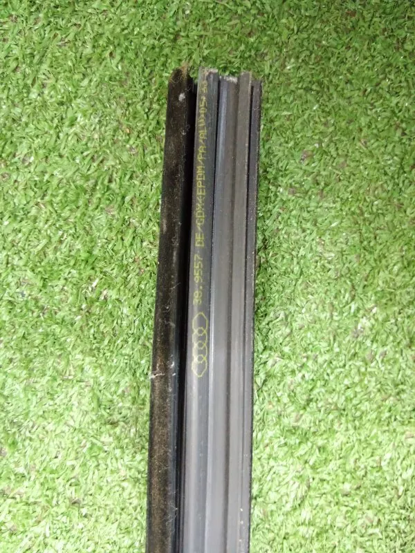 Уплотнитель стекла двери