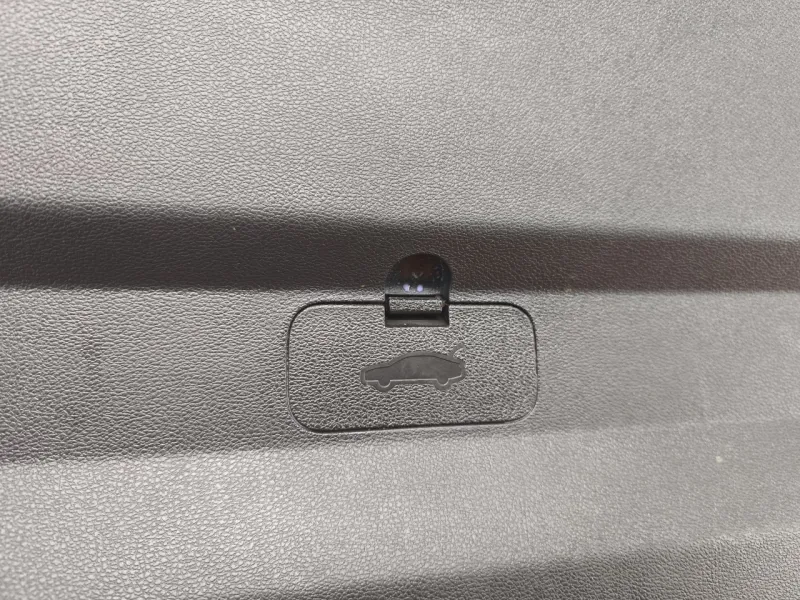 Обшивка двери багажника