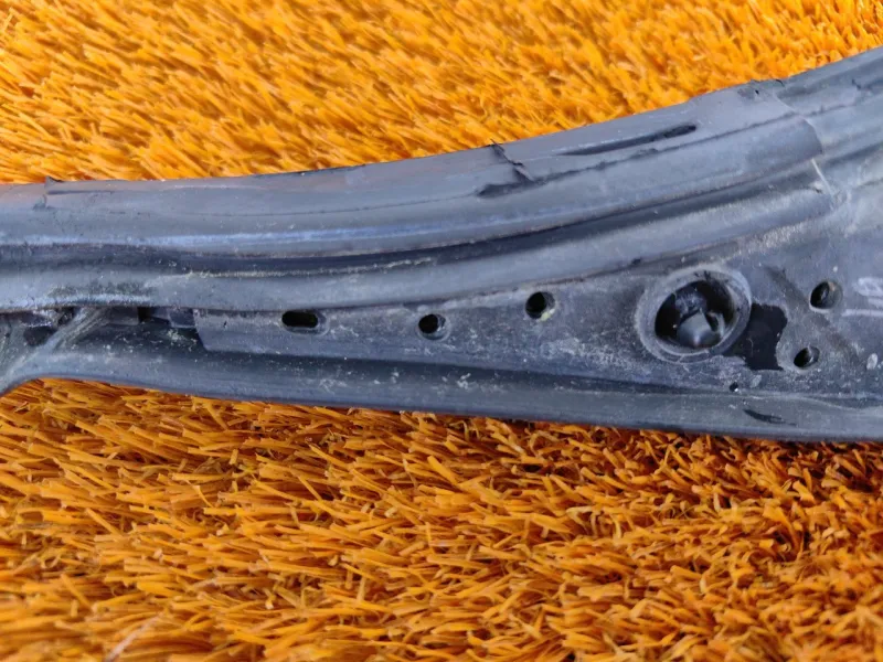 Уплотнитель двери