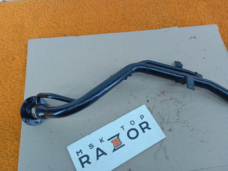 Горловина топливного бака