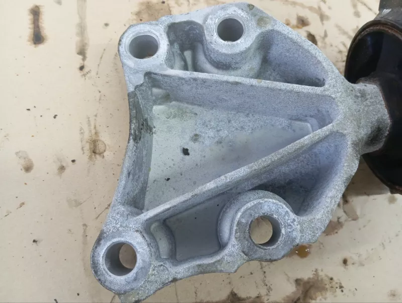 Опора двигателя