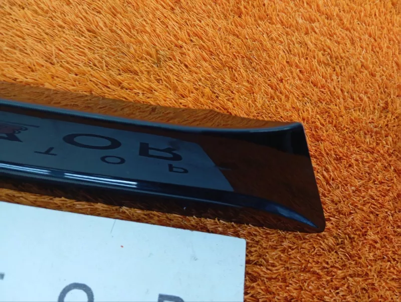 Молдинг на крыло