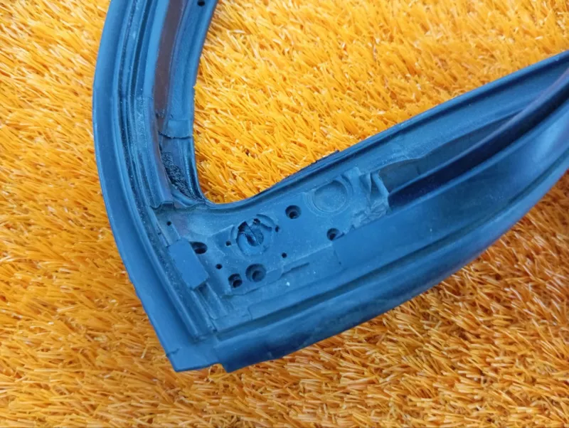 Уплотнитель двери