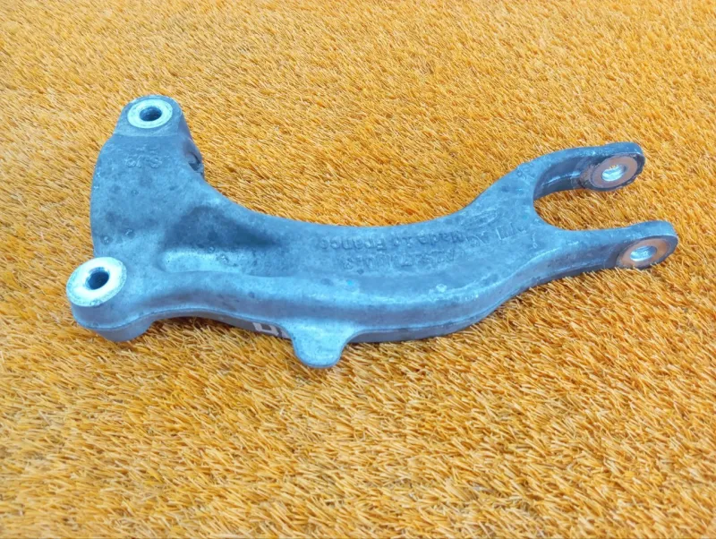 Крепление амортизатора