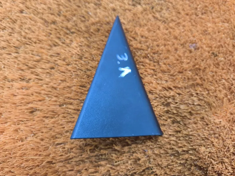 Уголок двери