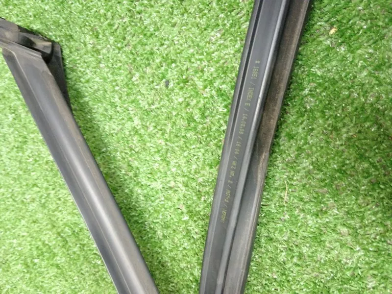 Уплотнитель стекла двери