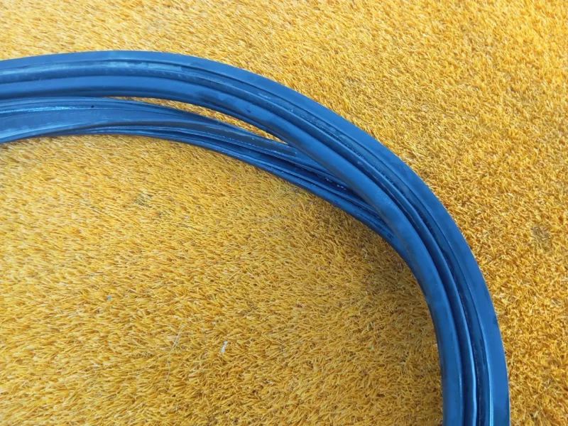 Уплотнитель багажника