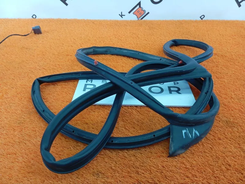 Уплотнитель двери