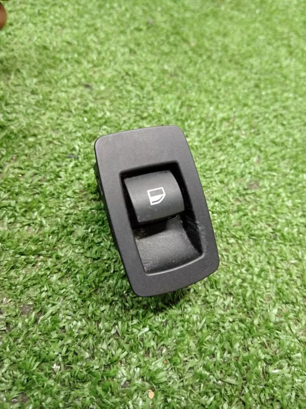 Кнопка стеклоподъемника