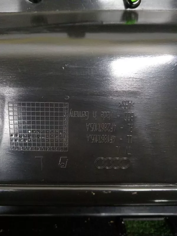 Обшивка двери Audi A6 2006 4F1867105A C6, передняя левая