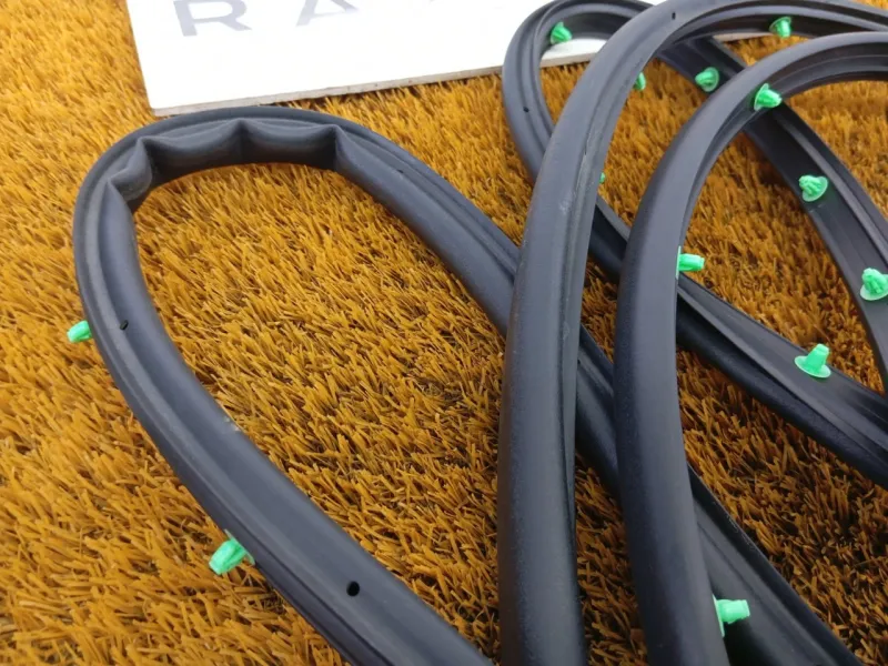 Уплотнитель двери