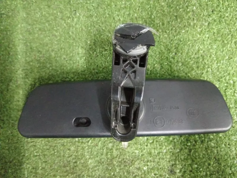 Зеркало заднего вида