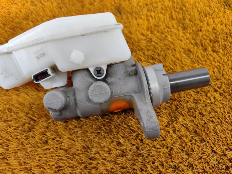 Главный тормозной цилиндр