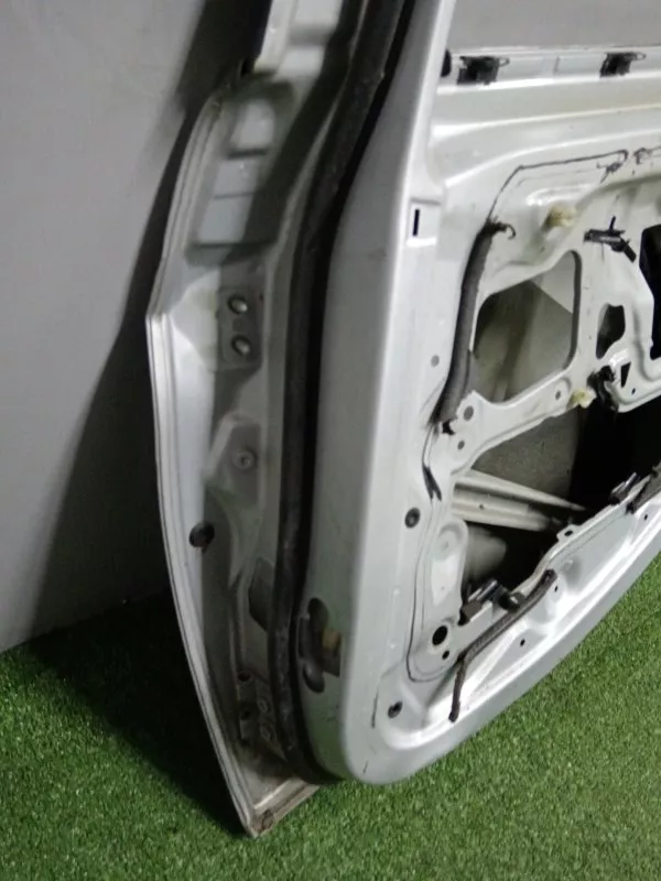 Дверь BMW 3-Series 2006 41007203648 E90, задняя правая