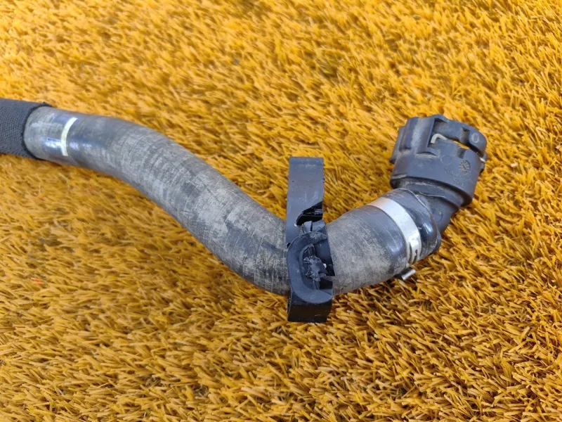 Патрубок радиатора