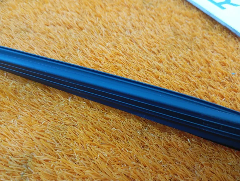 Уплотнитель стекла двери