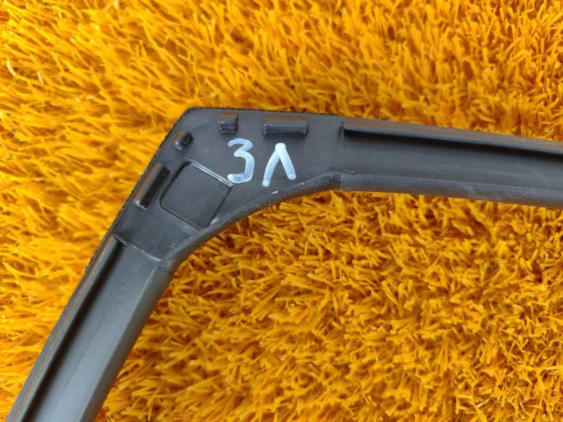 Уплотнитель стекла двери