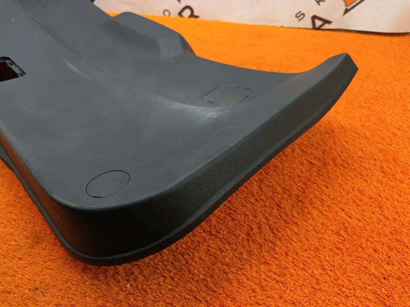 Обшивка крышки багажника