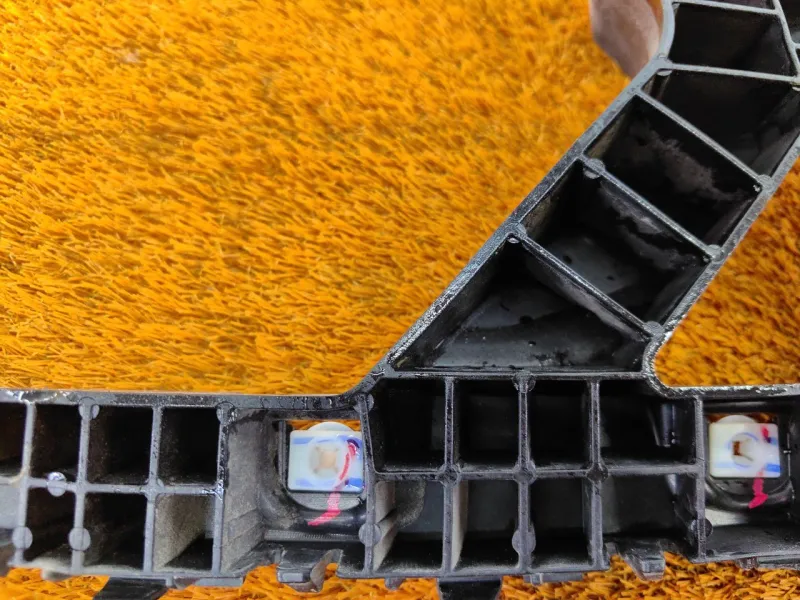 Кронштейн бампера