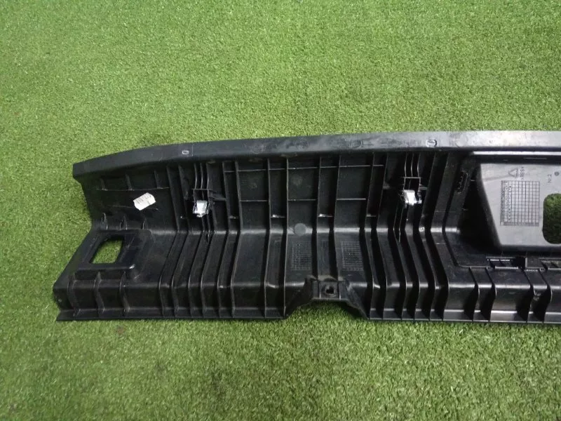 Накладка замка багажника