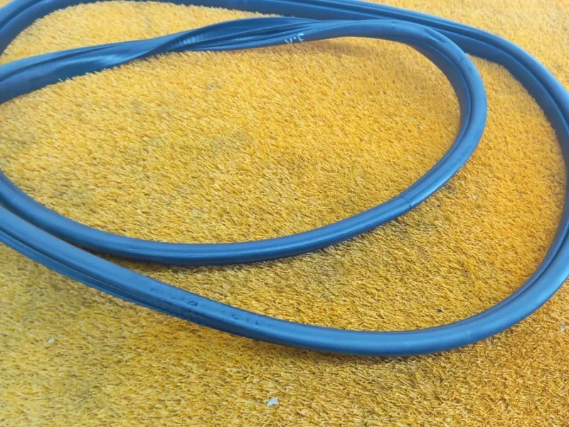 Уплотнитель проема двери