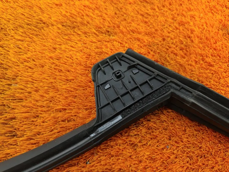 Уплотнитель двери