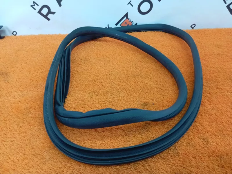 Уплотнитель проема двери