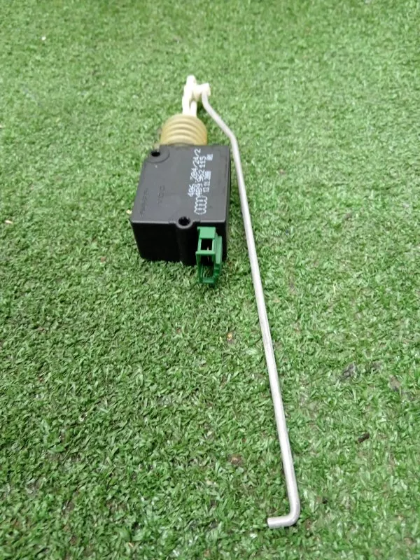 Активатор замка багажника