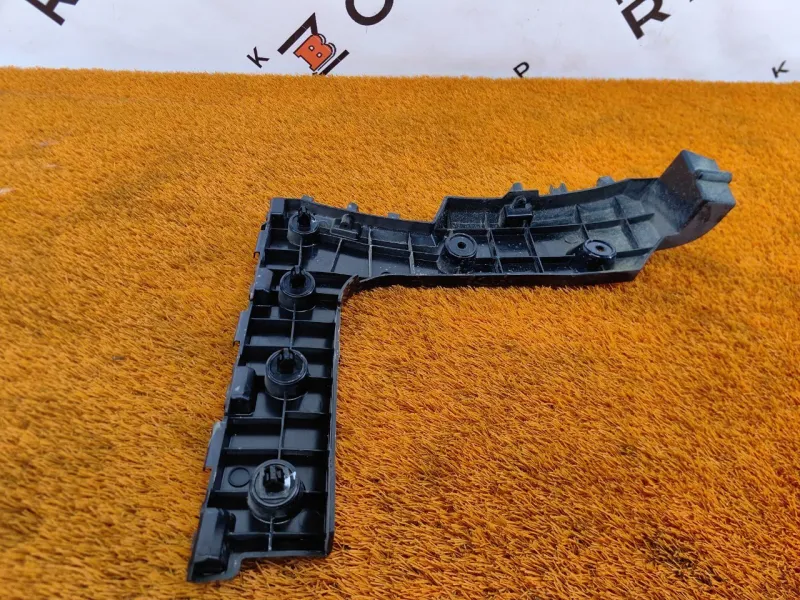 Кронштейн заднего бампера